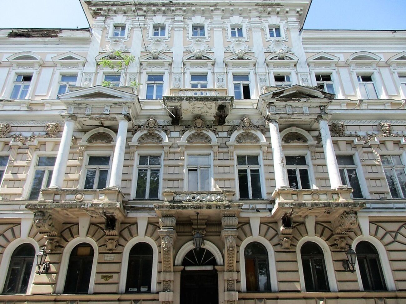 Из-за обстрела оккупантами в Одессе повреждено несколько исторических зданий, в том числе доходный дом Лерхе