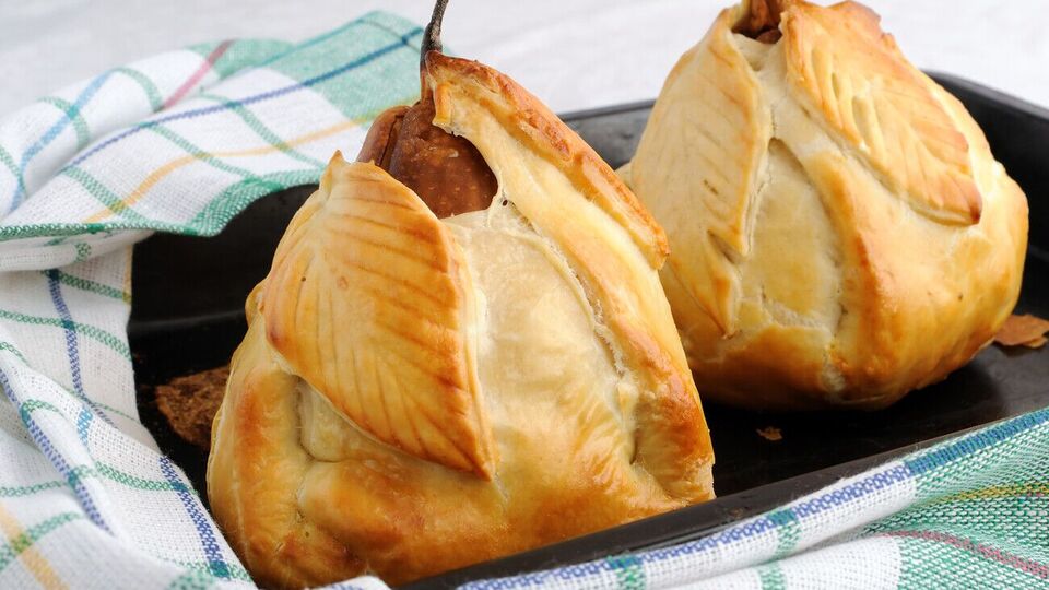 Десерт подавайте горячим, пока тесто хрустящее