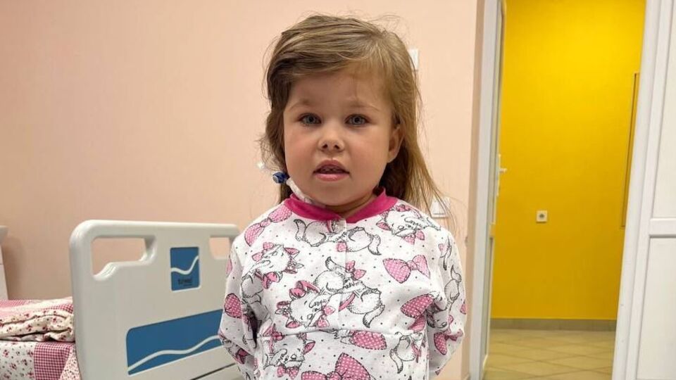 П'ятирічній дівчинці пересадили нирку від немовляти