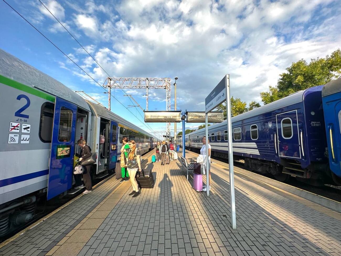 Пасажирів скасованих рейсів перевезуть автобусами, повідомили в УЗ
