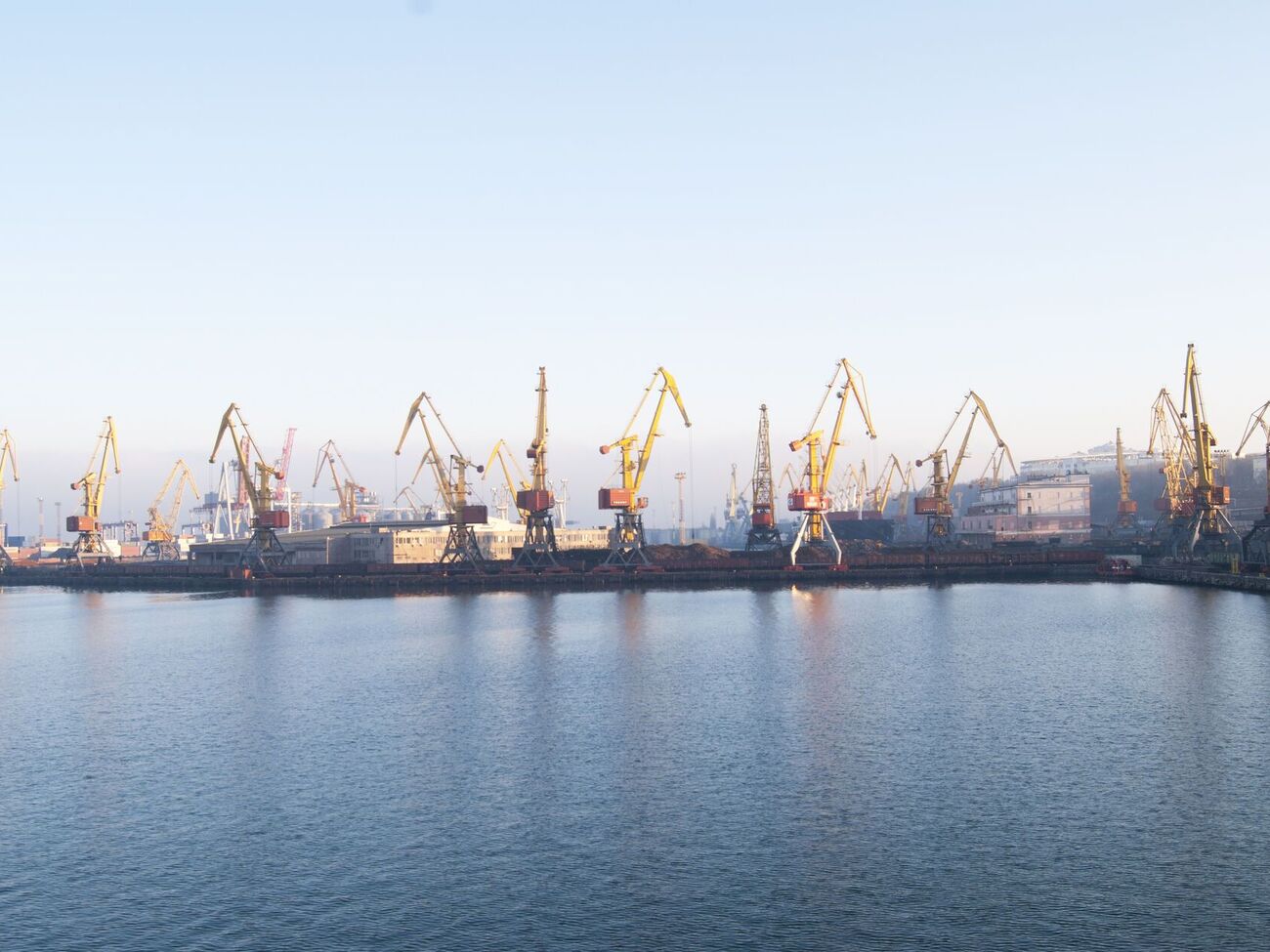 Экспорт по морю может стать главным планом, чтобы наладить отношения Украины с западными соседями, заявил руководитель Центра политического анализа Владимир Головко