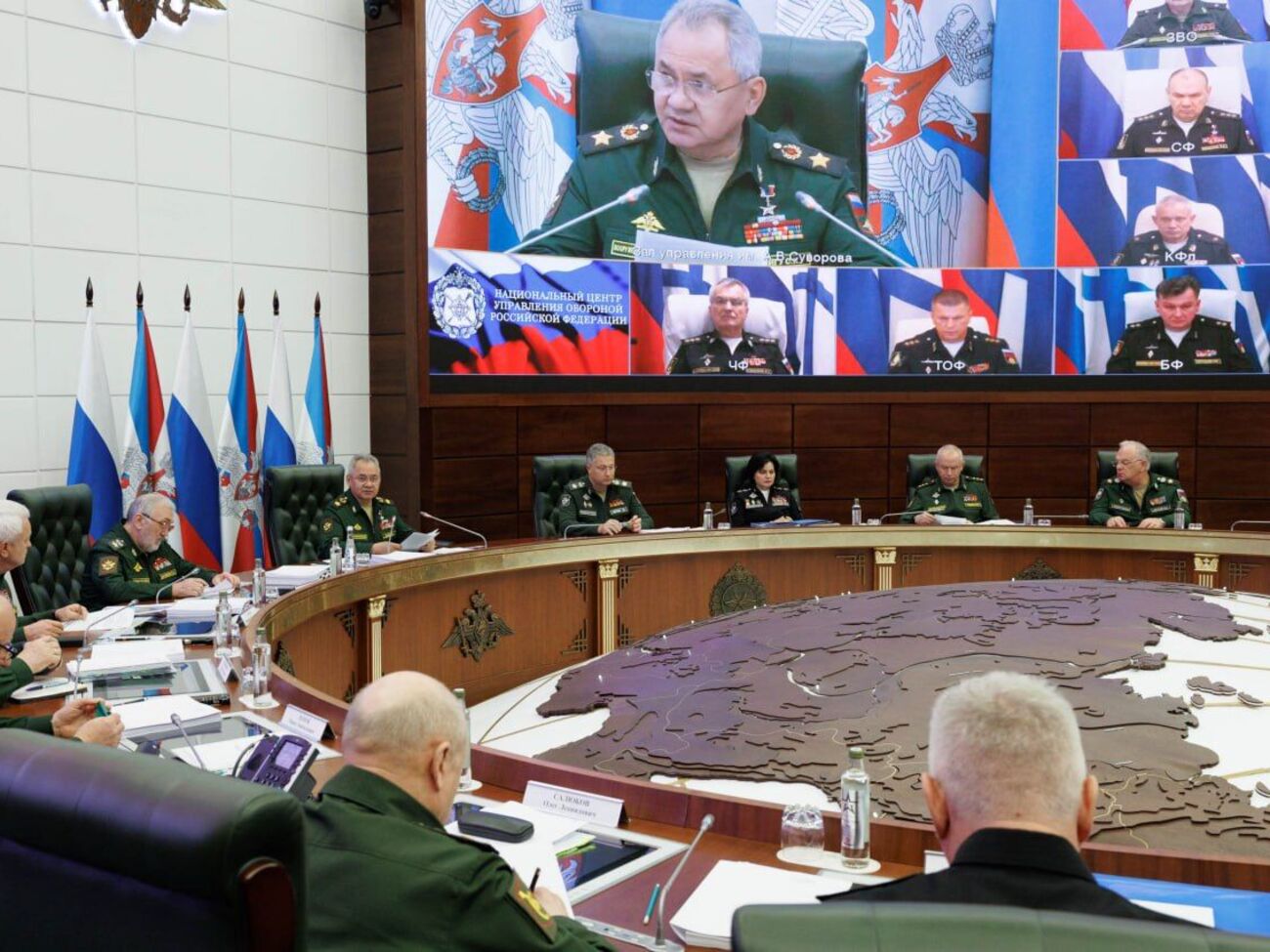 На большом экране слева от Шойгу было выведено изображение Соколова