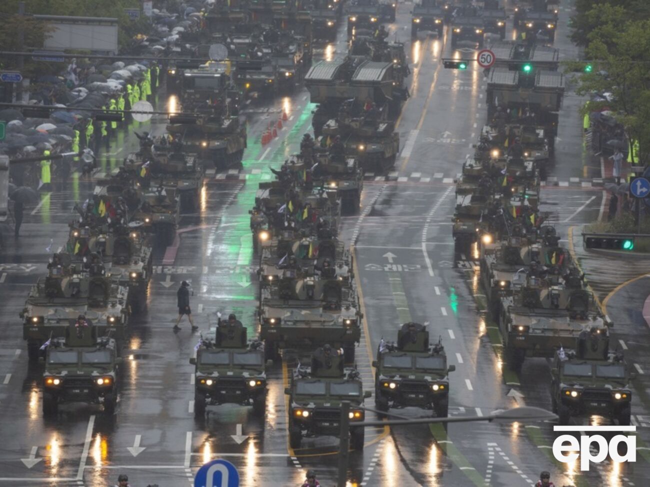 На параде было более 170 единиц техники