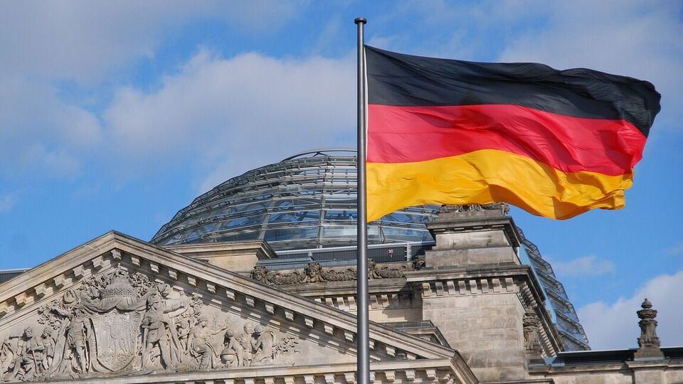 На прием прибывших в ФРГ украинцев власти потратили около €28 млрд, пишет Reuters