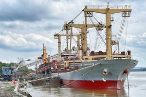 После выхода из украинских портов суда попадают в территориальные воды Румынии, Болгарии и Турции