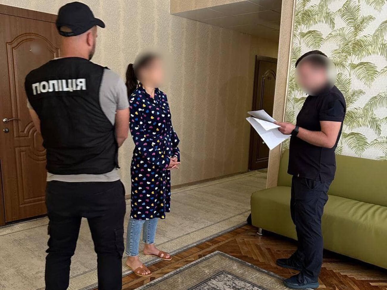 Налагодила схему виїзду чоловіків призовного віку за кордон 44-річна жителька Києва, зазначили у поліції області