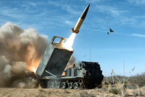 У ракет ATACMS, які США нададуть Україні, будуть дуже ефективні касетні боєголовки з боєприпасами подвійного призначення, стверджує Райс