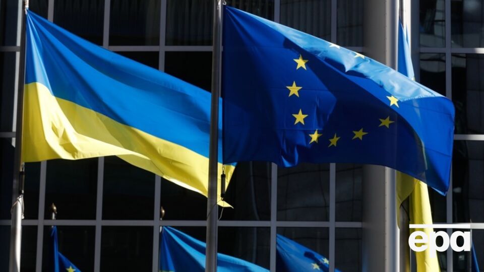 У серпні ЗМІ зазначали, що ЄК у звіті про розширення рекомендуватиме розпочати переговори з Україною про вступ у ЄС