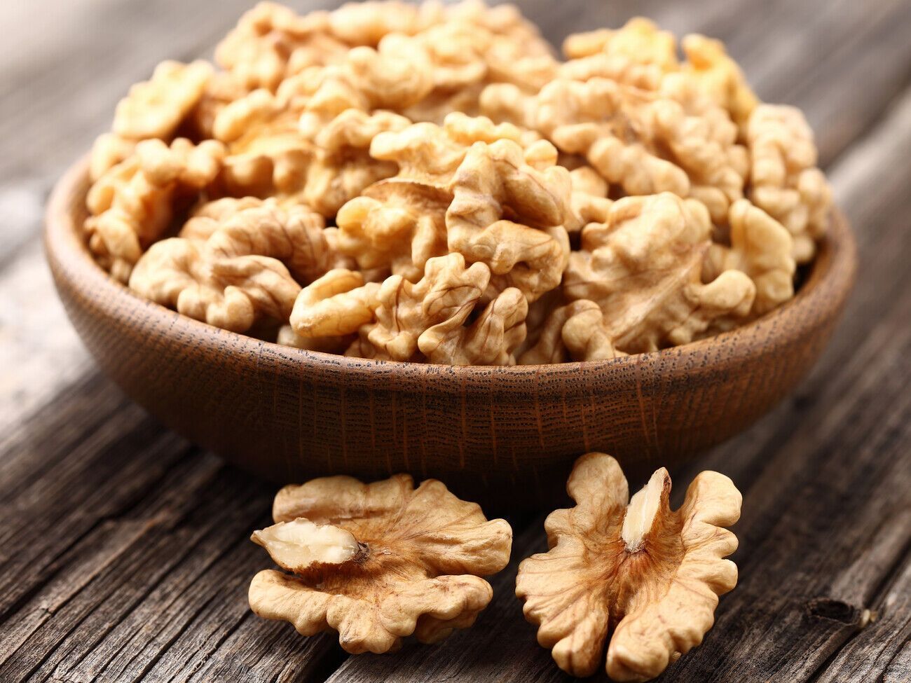 Сушити горіхи можна в духовці, мікрохвильовій печі й сушарці