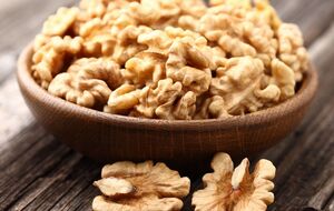 Сушити горіхи можна в духовці, мікрохвильовій печі й сушарці