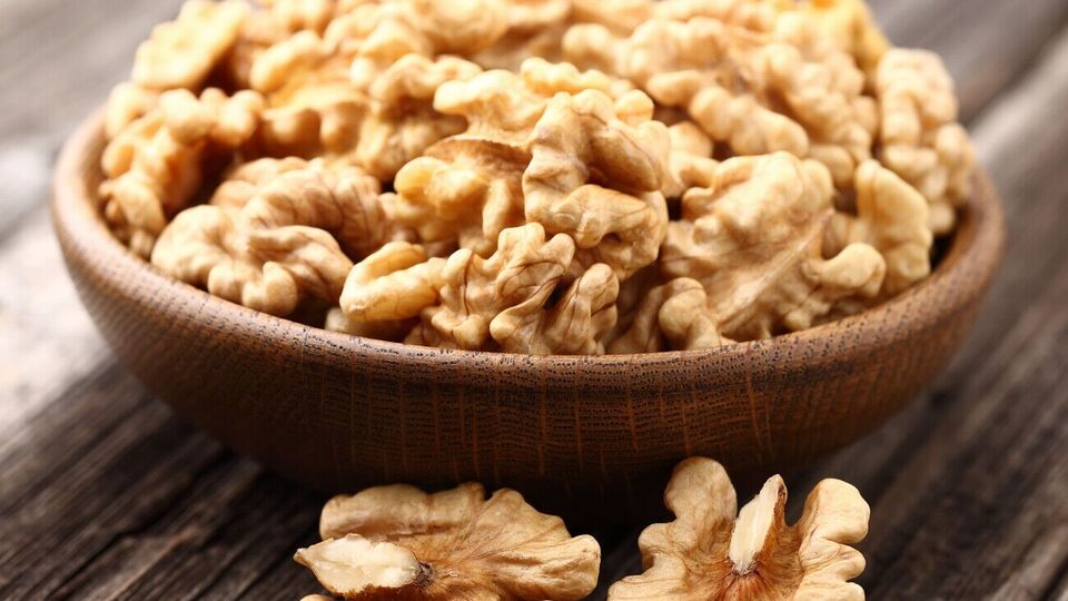 Сушити горіхи можна в духовці, мікрохвильовій печі й сушарці