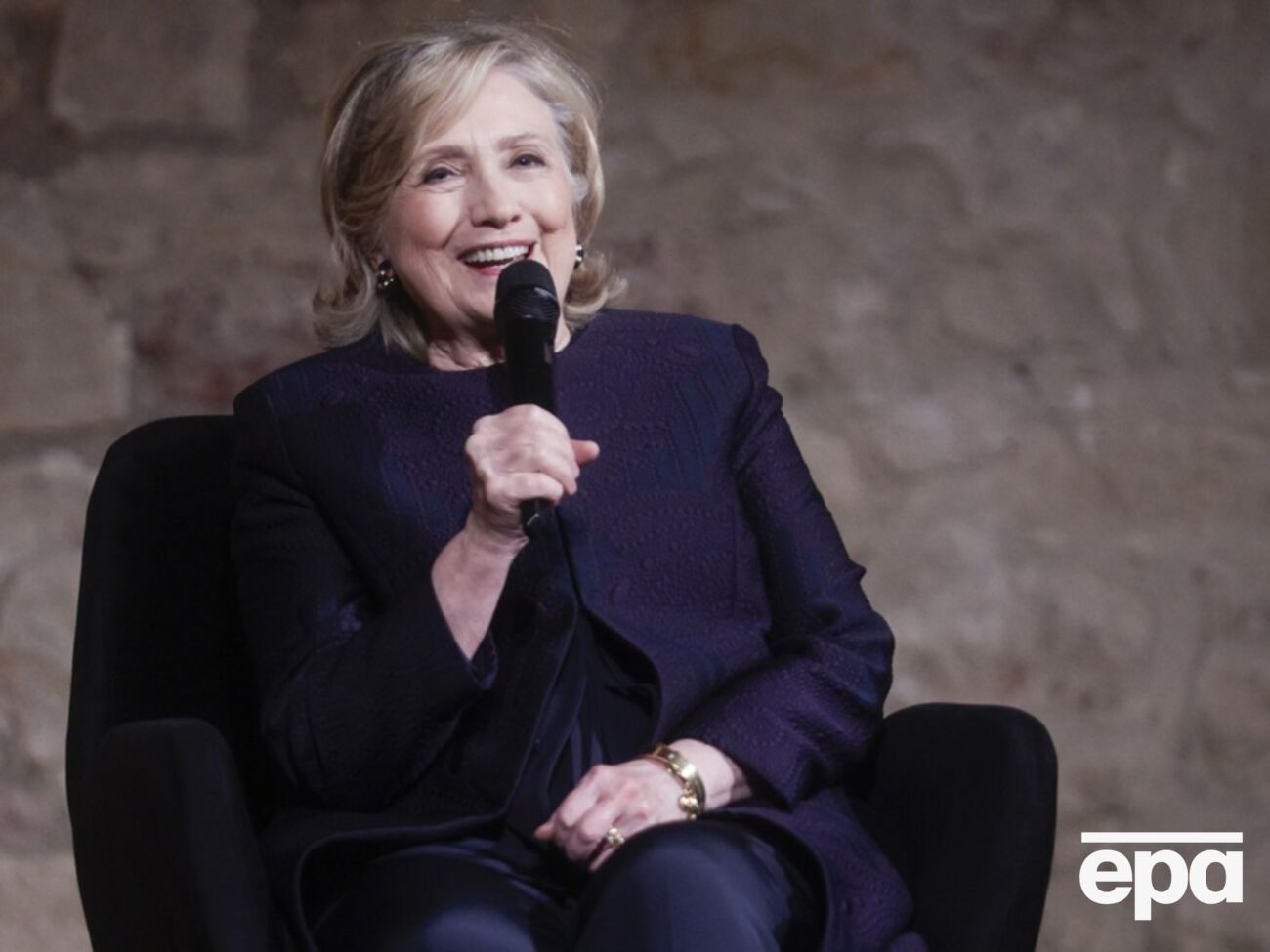 Клинтон подчеркнула, что страны сами "выбирают и хотят вступить в НАТО"