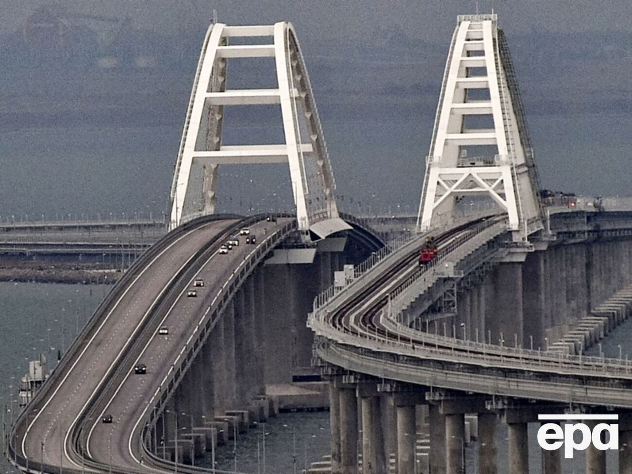 Черняк отметил, что атаки по мосту российских оккупантов продолжатся