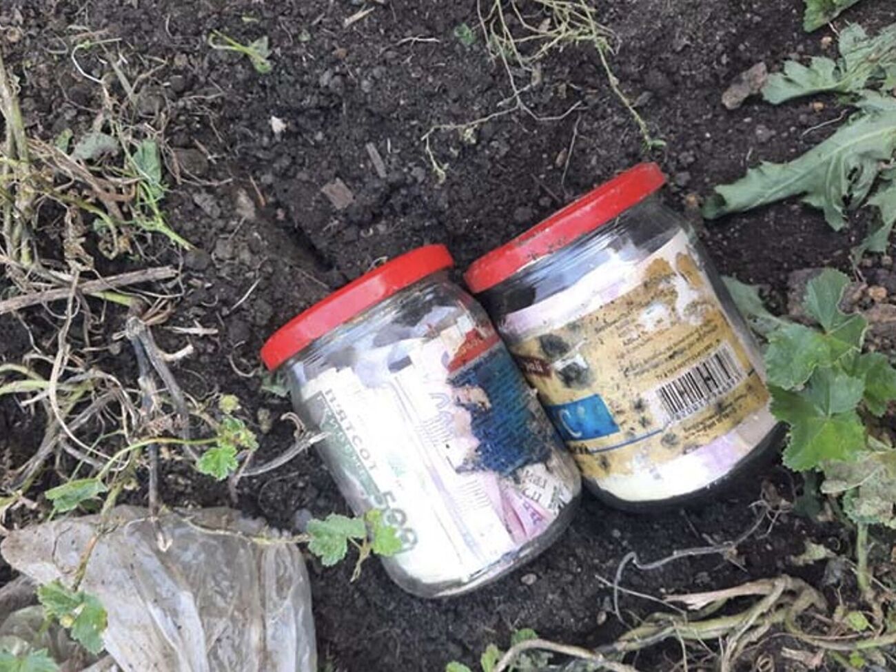 Полицейские нашли все спрятанные банки с деньгами и драгоценностями