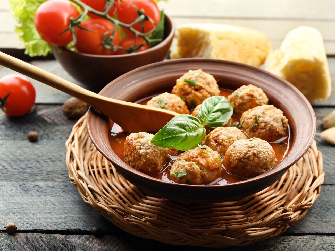 Для приготовления фрикаделек подойдет любой фарш