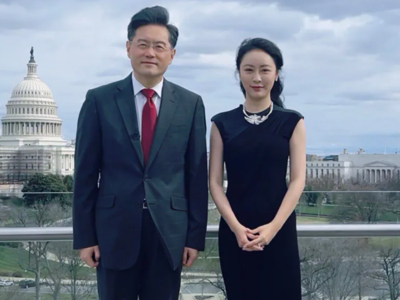 После интервью, которое Цинь Ган давал гонконгской журналистке Фу Сяотянь, поползли слухи об их романе