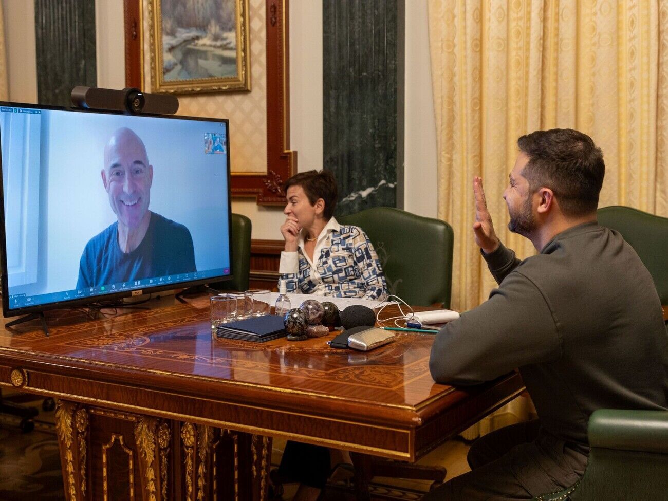 Стронг: Украинские дети заслуживают того, чтобы получать все необходимое