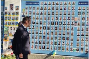 Лекорню почав візит з ушанування героїв перед Стіною пам'яті полеглих за Україну