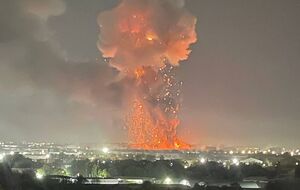 В результате взрыва пожаром были охвачены 3000 м² территории