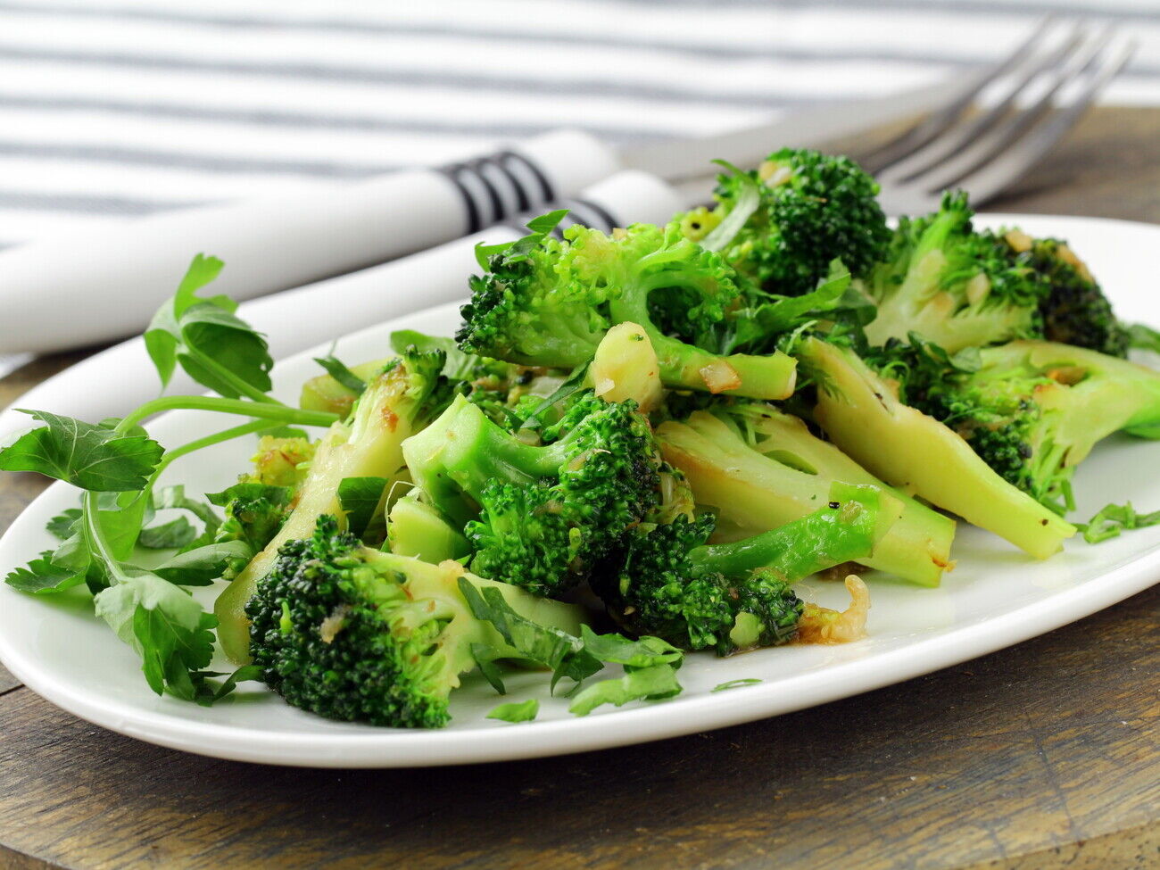 Брокколи достаточно варить три минуты в кипящей воде