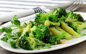 Брокколи достаточно варить три минуты в кипящей воде