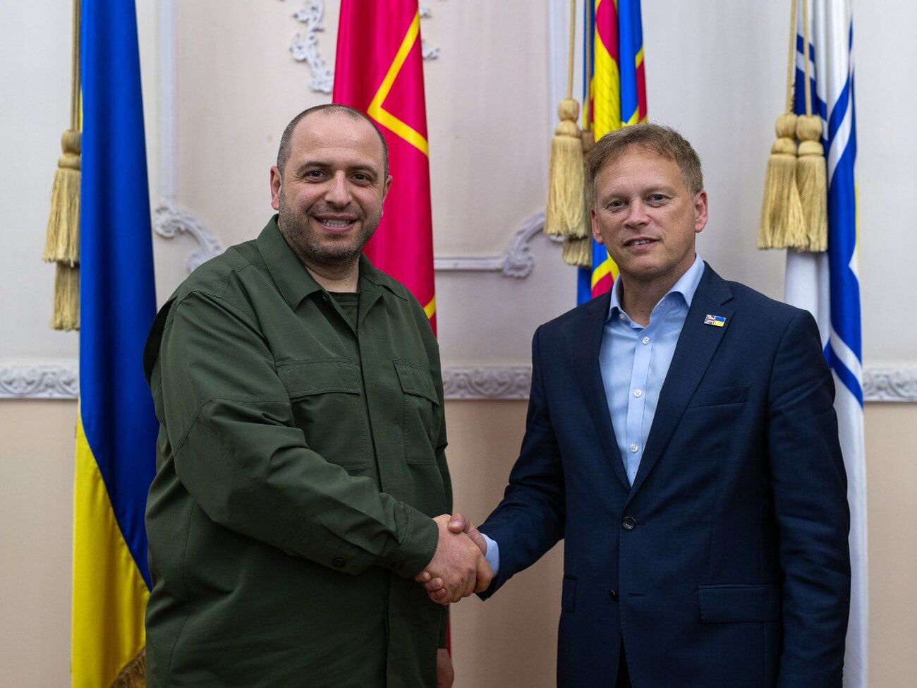 Зокрема, співрозмовники обговорили питання боротьби з ворожими безпілотниками