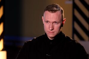 Суббота получил популярность в основном после запуска шоу "Подкаст терапия" в YouTube