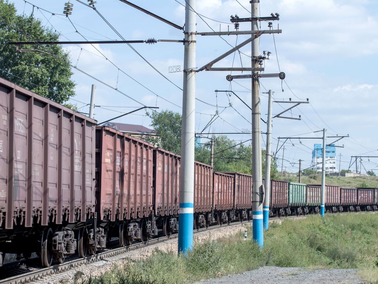 "Укрзалізниця" має намір підвищити на 20% тарифи на залізничні перевезення, повідомив 22 вересня "Обозреватель"