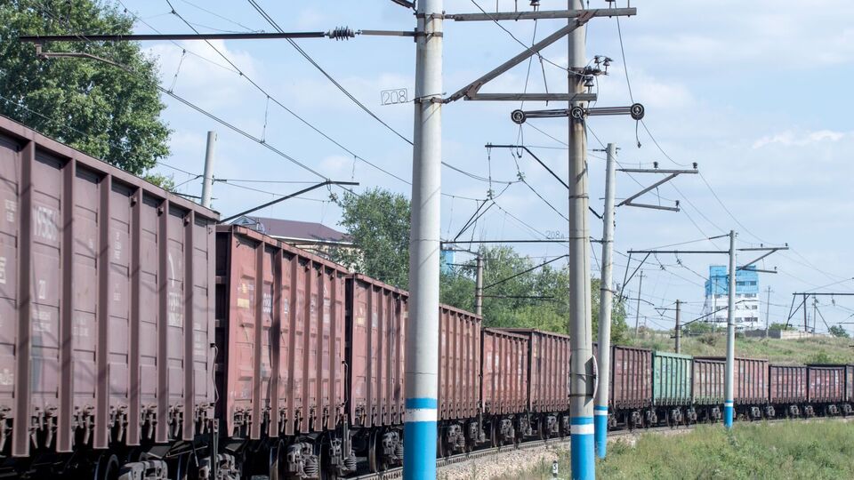 "Укрзалізниця" має намір підвищити на 20% тарифи на залізничні перевезення, повідомив 22 вересня "Обозреватель"