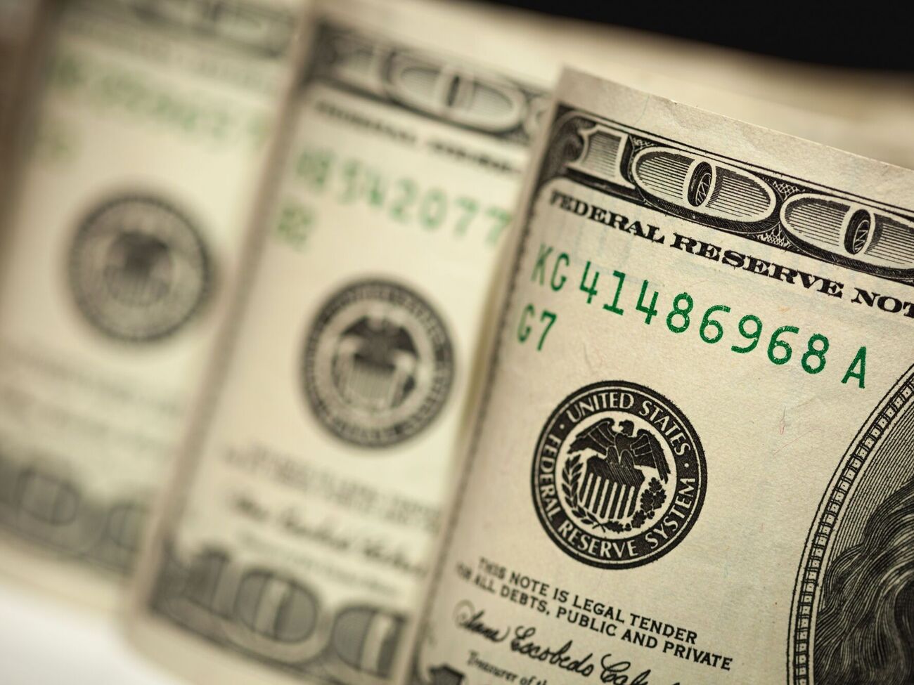 Financial Times отмечает, что западные страны заморозили российские суверенные активы на общую сумму $300 млрд