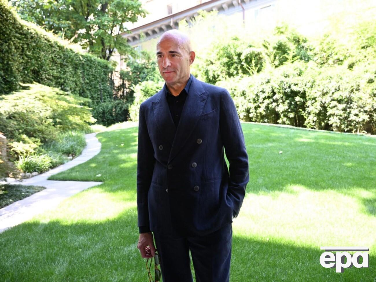 Стронг планирует приехать в Украину