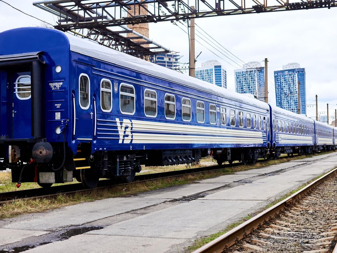 На каждом рейсе находятся два сотрудника, которые помогают поездной бригаде