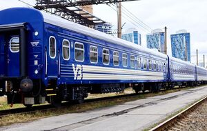 На каждом рейсе находятся два сотрудника, которые помогают поездной бригаде