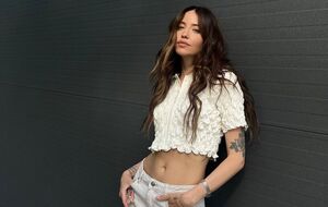 За правилами шоу, Дорофєєва мала правдиво розповісти вигадану історію одному зі своїх знайомих