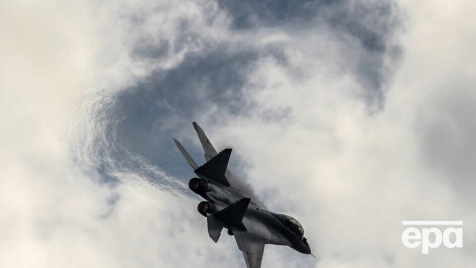 По свидетельствам очевидцев и соцсетей, россияне уничтожили собственный Су-35