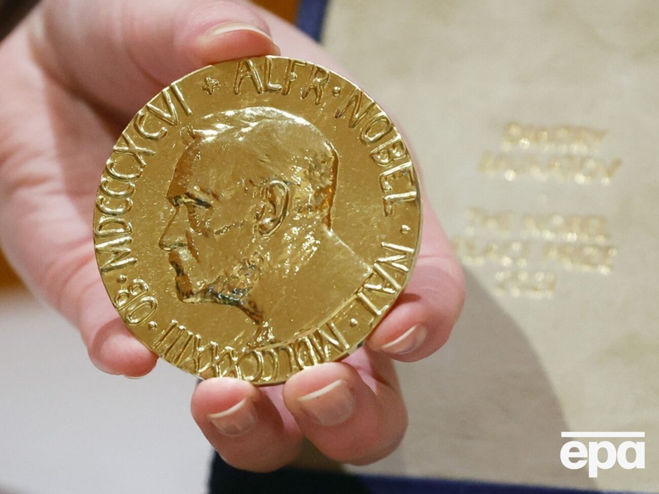 Нобелевскую премию мира в прошлом году получили представители Украины, России и Беларуси