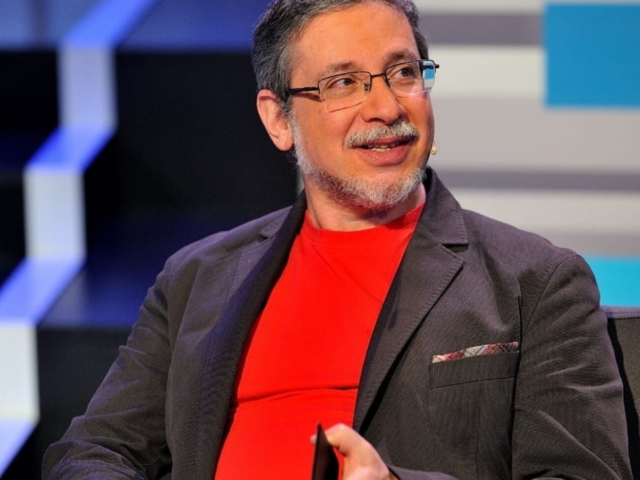 Западные элиты боятся поражения Украины, поражения России и затягивания войны. Нам нужно брать инициативу в вопросе завершения войны