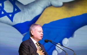 Корнійчук: Якщо місяць тому в кожного громадянина, який приїжджав в Ізраїль, відбирали паспорт, і він чекав у черзі 5–10 годин, потім проходив співбесіду, і приблизно 10% громадян розвертали й депортували, то зараз фактично кожна людина може в’їхати