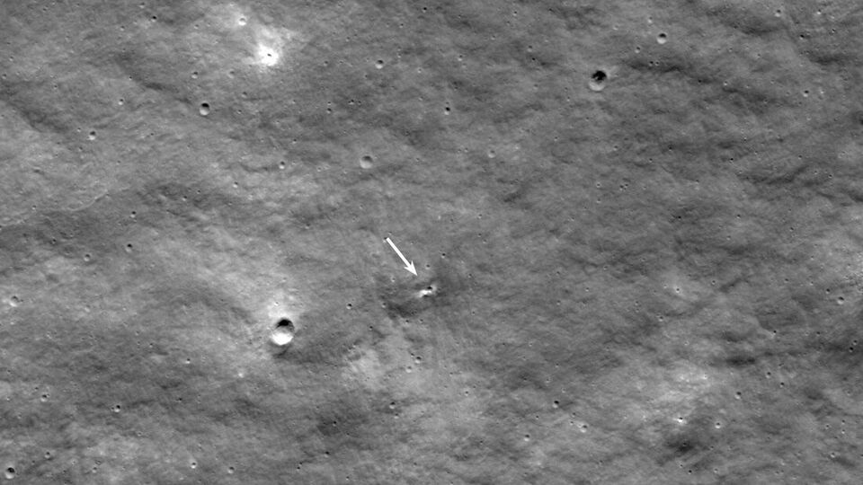 Унаслідок падіння "Луны" утворився новий кратер, вважають у NASA