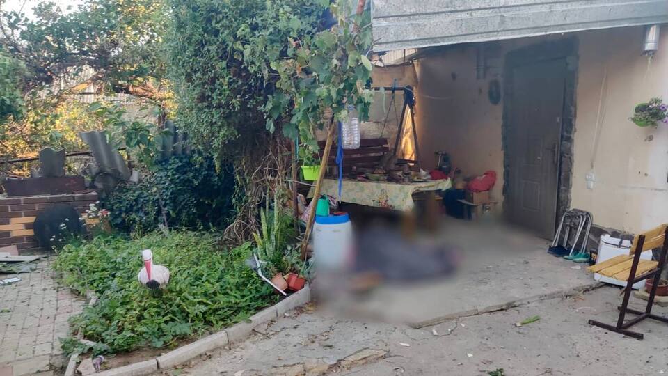 В результате российского обстрела 35-летний мужчина погиб на месте, отметили в Херсонской ОВА