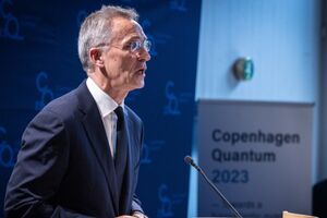 Столтенберг выразил уверенность, что будут найдены способы продолжать оказывать поддержку Украине