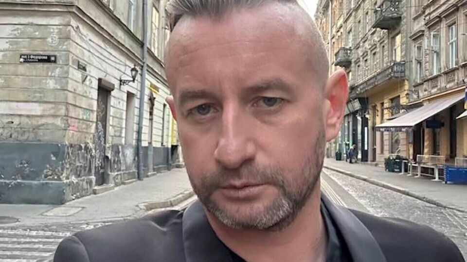 Подаючи на розлучення, Жадан зазначив, що вони із дружиною давно не жили разом і не вели спільного побуту