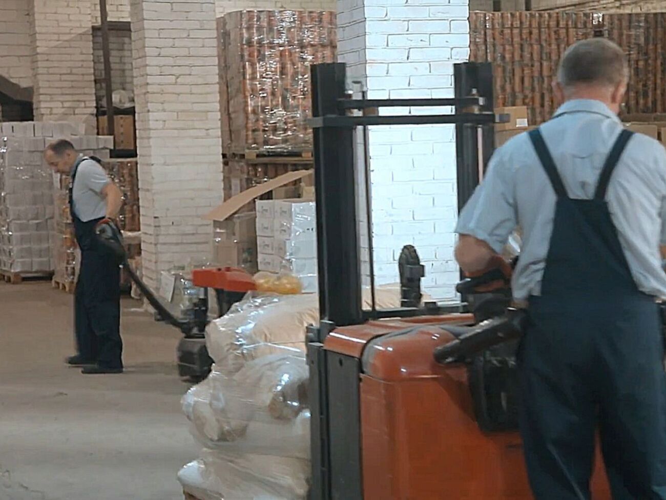 Иногда часть может передислоцироваться до момента доставки, и тогда компания меняет маршрут, привлекает дополнительный транспорт