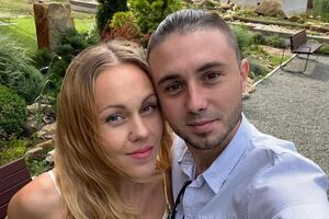 Тополя с женой воспитывают троих детей