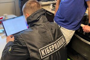 У задержанных изъяли доказательства незаконных действий со счетами клиентов банка