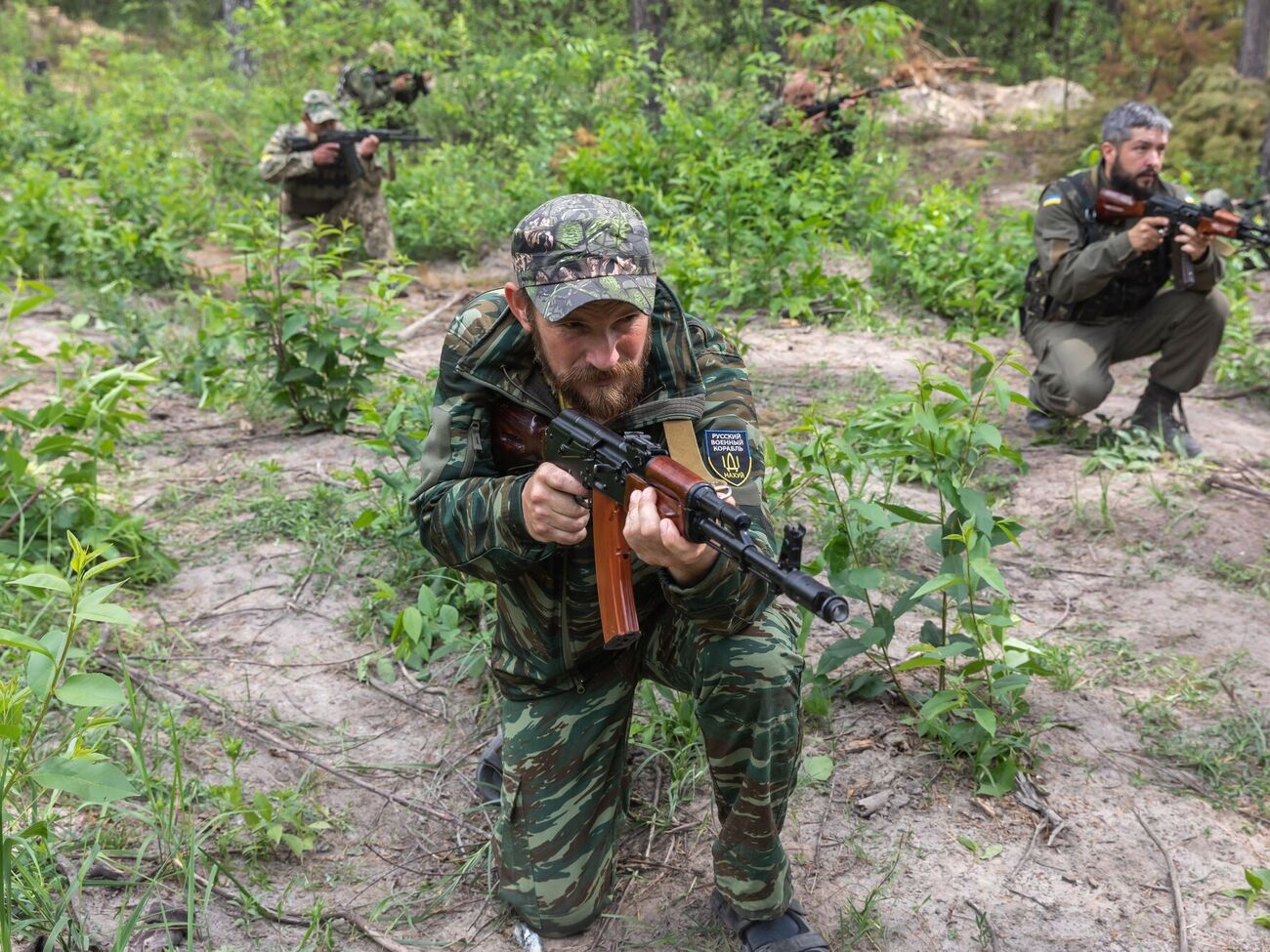 Киянам нагадали про заборону знімати й викладати фото та відео пересування техніки і військових
