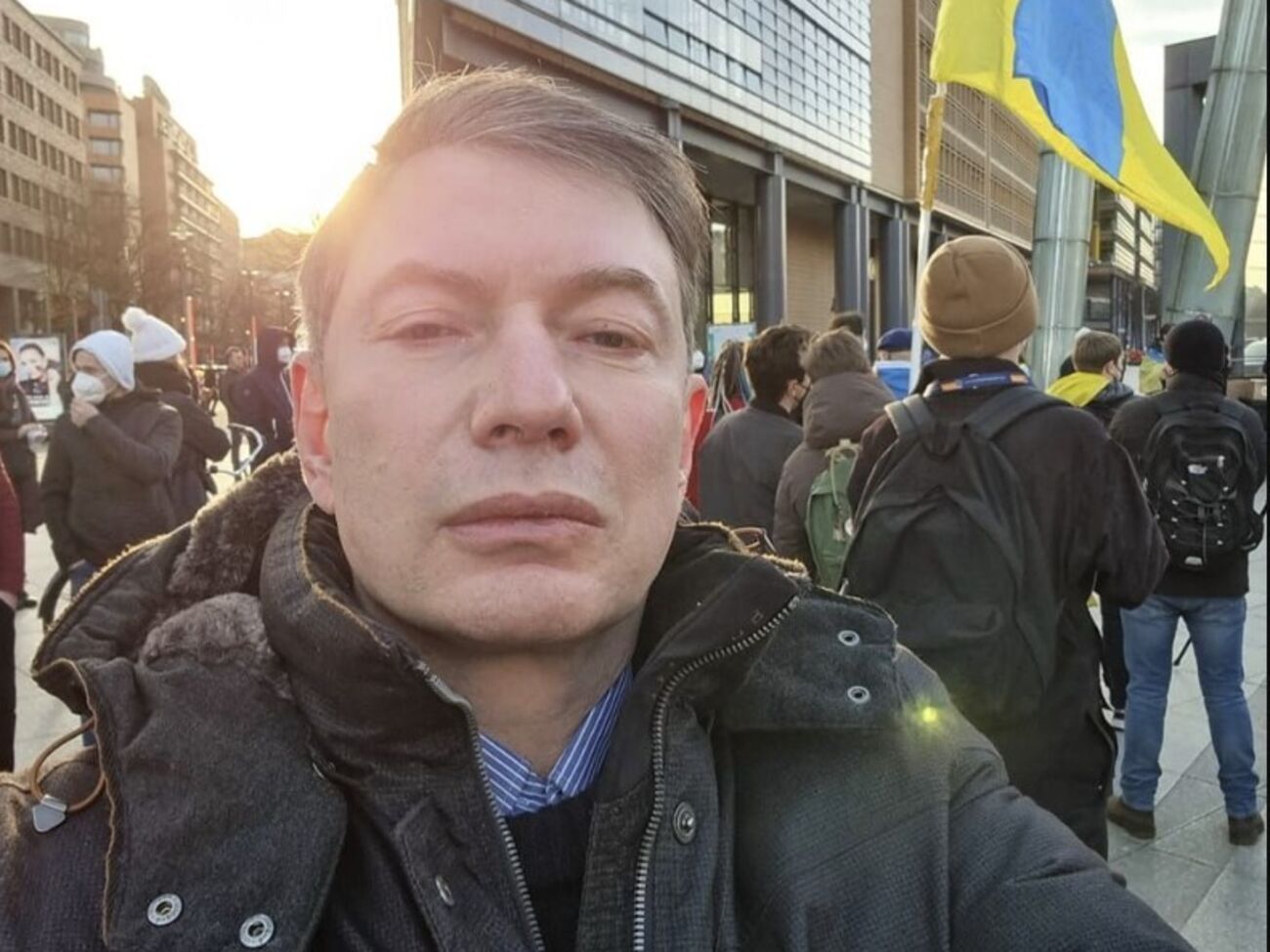 Путин будет до последнего надеяться на авось, и его возненавидят все. Заставят по традиции на Новый год под автоматами выйти к зрителям: "Я устал, я мухожук". Никто даже моргнуть не успеет