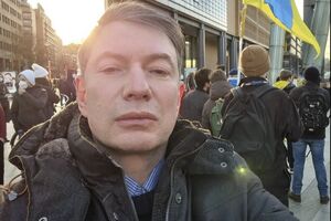 Путин будет до последнего надеяться на авось, и его возненавидят все. Заставят по традиции на Новый год под автоматами выйти к зрителям: "Я устал, я мухожук". Никто даже моргнуть не успеет