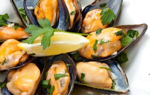 Для приготовления мидий понадобится белое вино