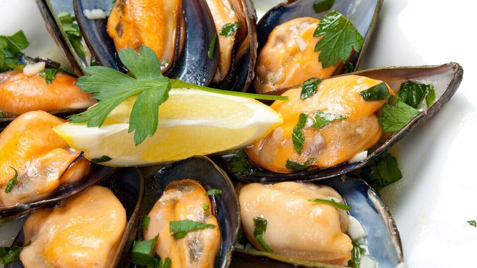 Для приготування мідій знадобиться біле вино